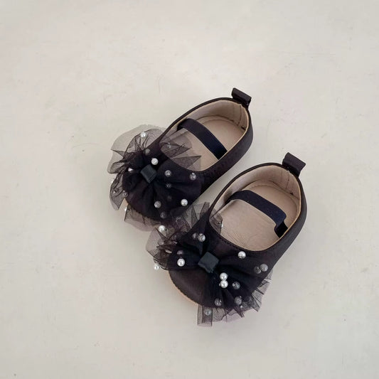 Pearl bow shoes