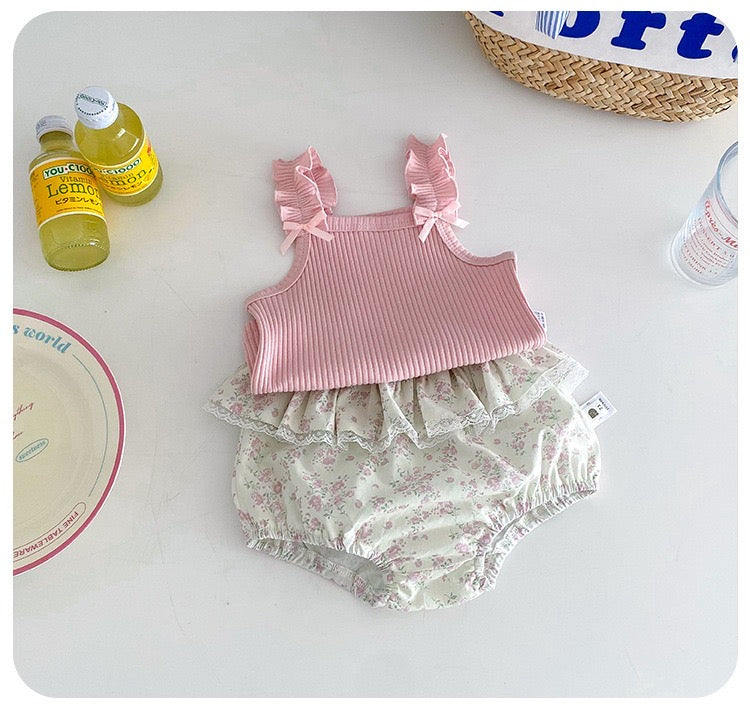 Benign floral set