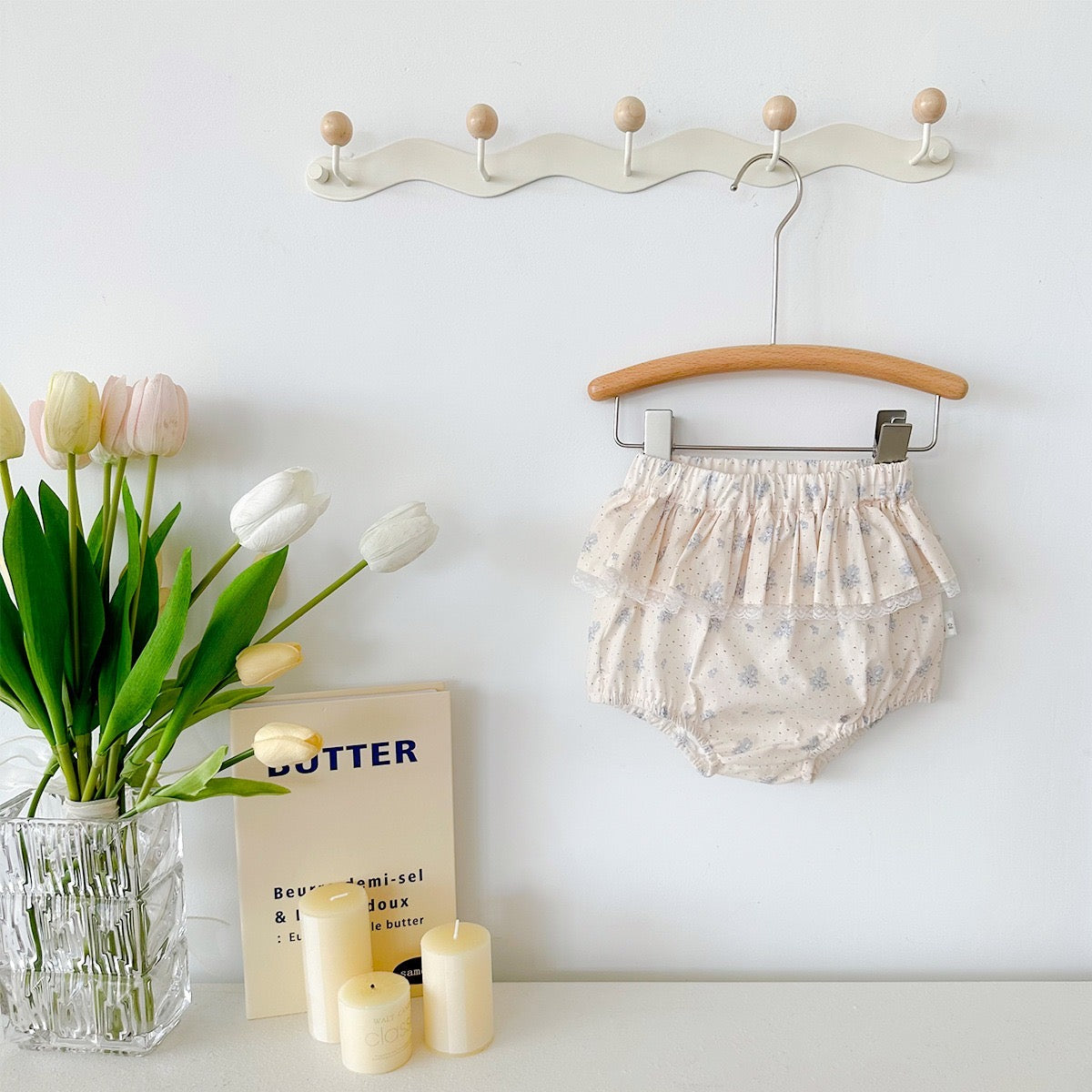 Benign floral set