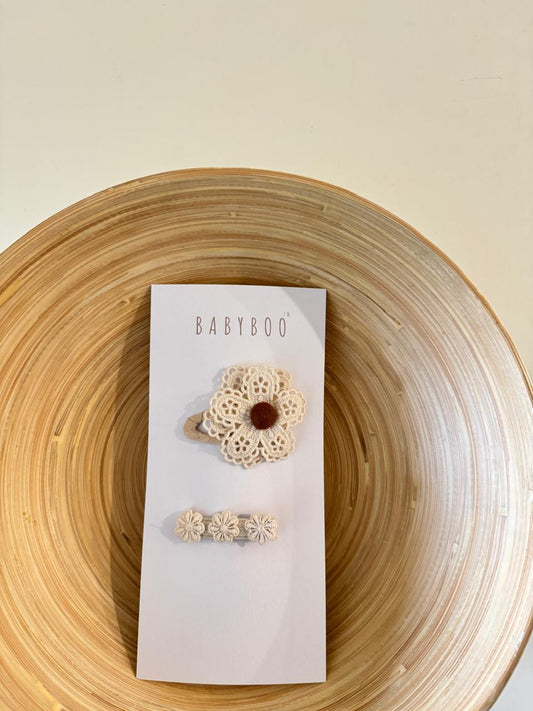Brown button flower clipset